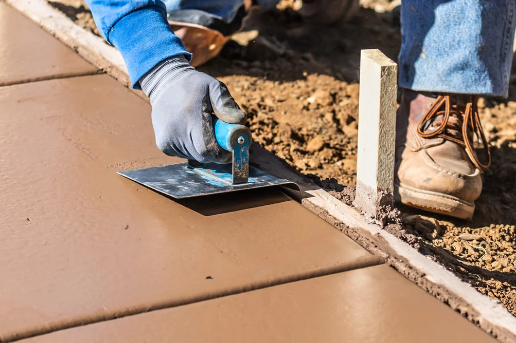 construction-worker-using-hand-groover concrete services in matthews