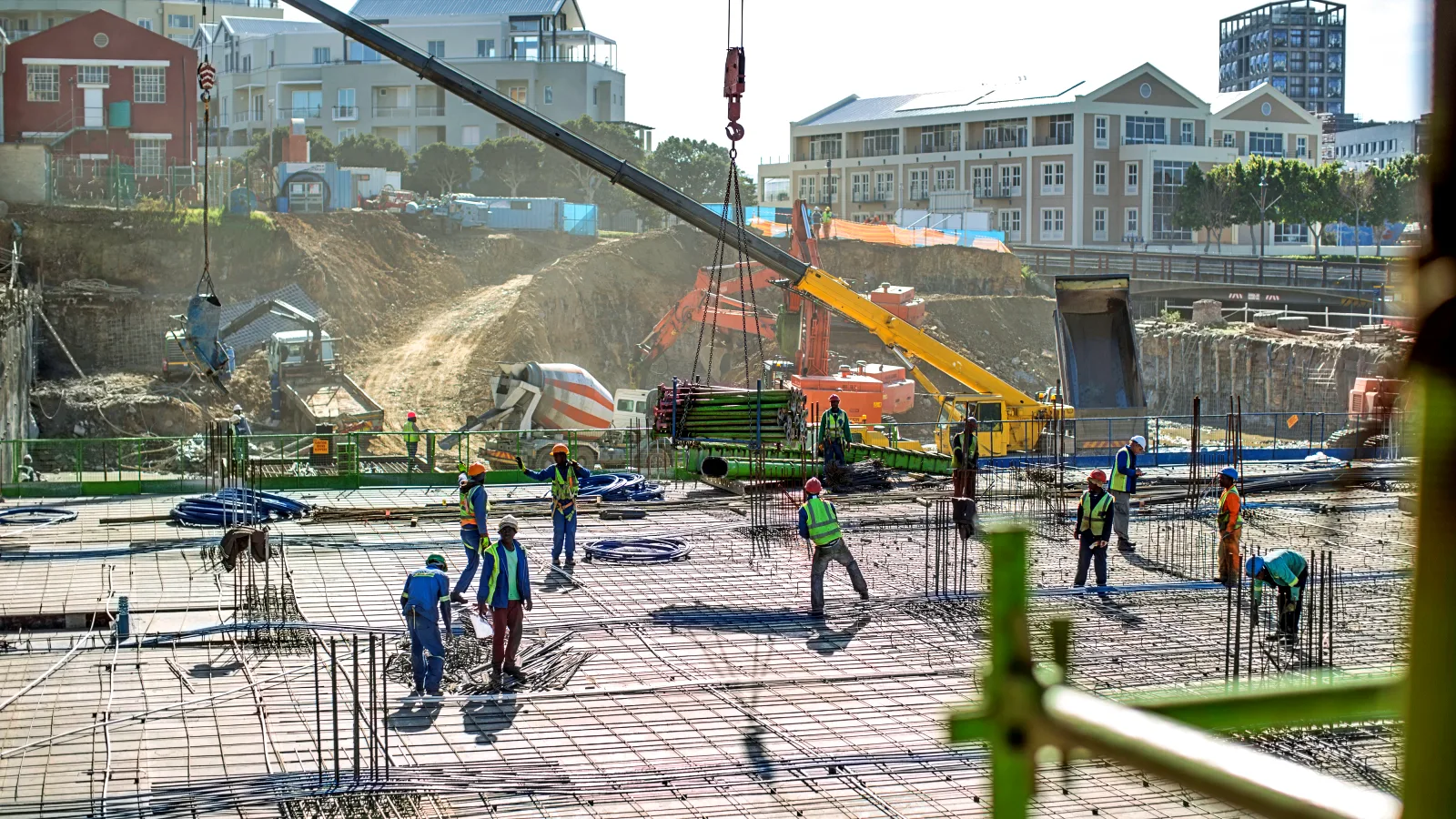 0_construction-workers-laying-foundation-of-building commercial concrete contractors in Matthews NC